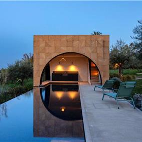 4 bedroom villa with pool near Noto, sleeps 8